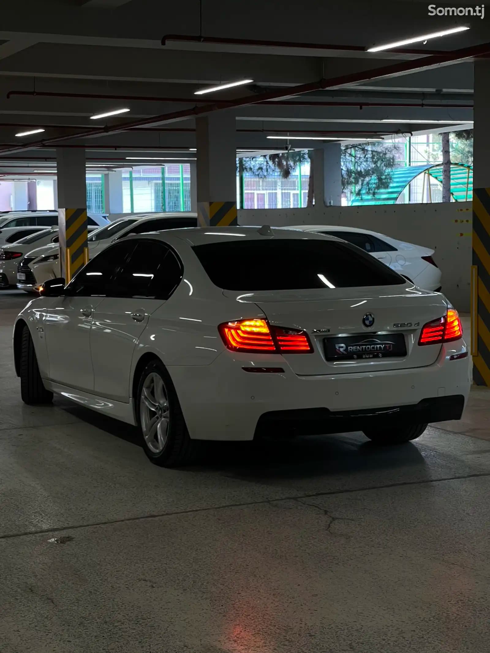 Аренда BMW F10 M Paket 2016 в Худжанде — вид сзади