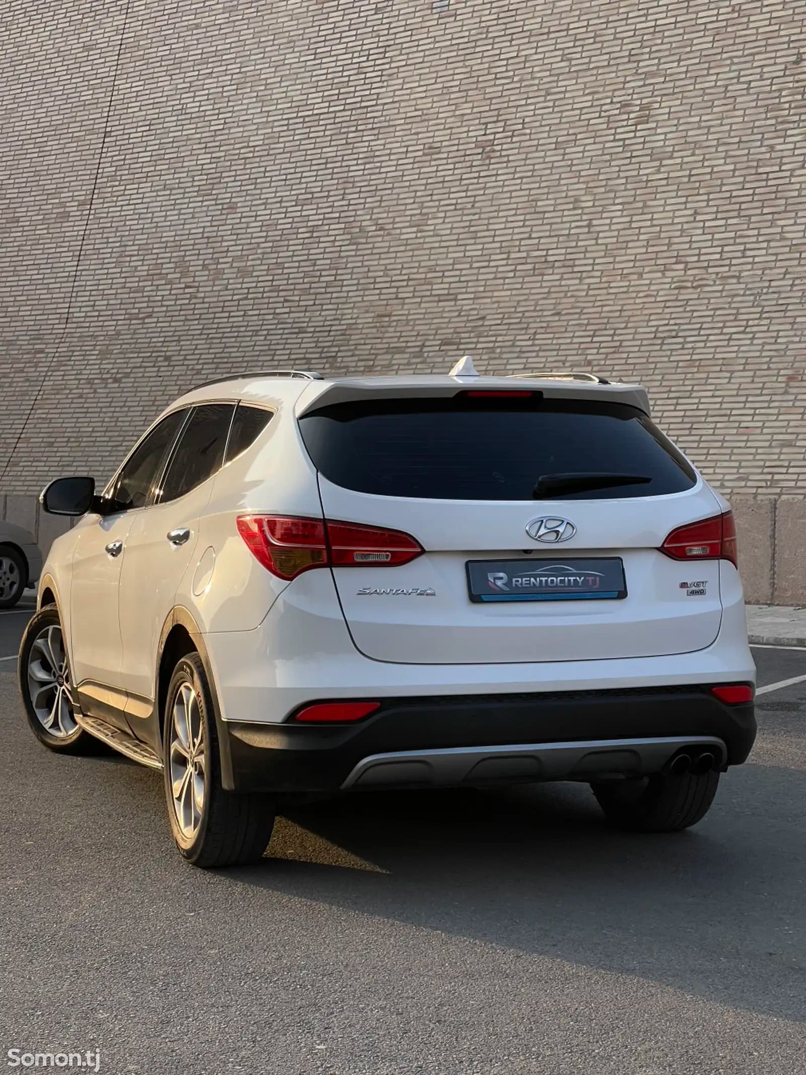 Аренда Hyundai Santa-Fe 2015 в Худжанде — вид сзади