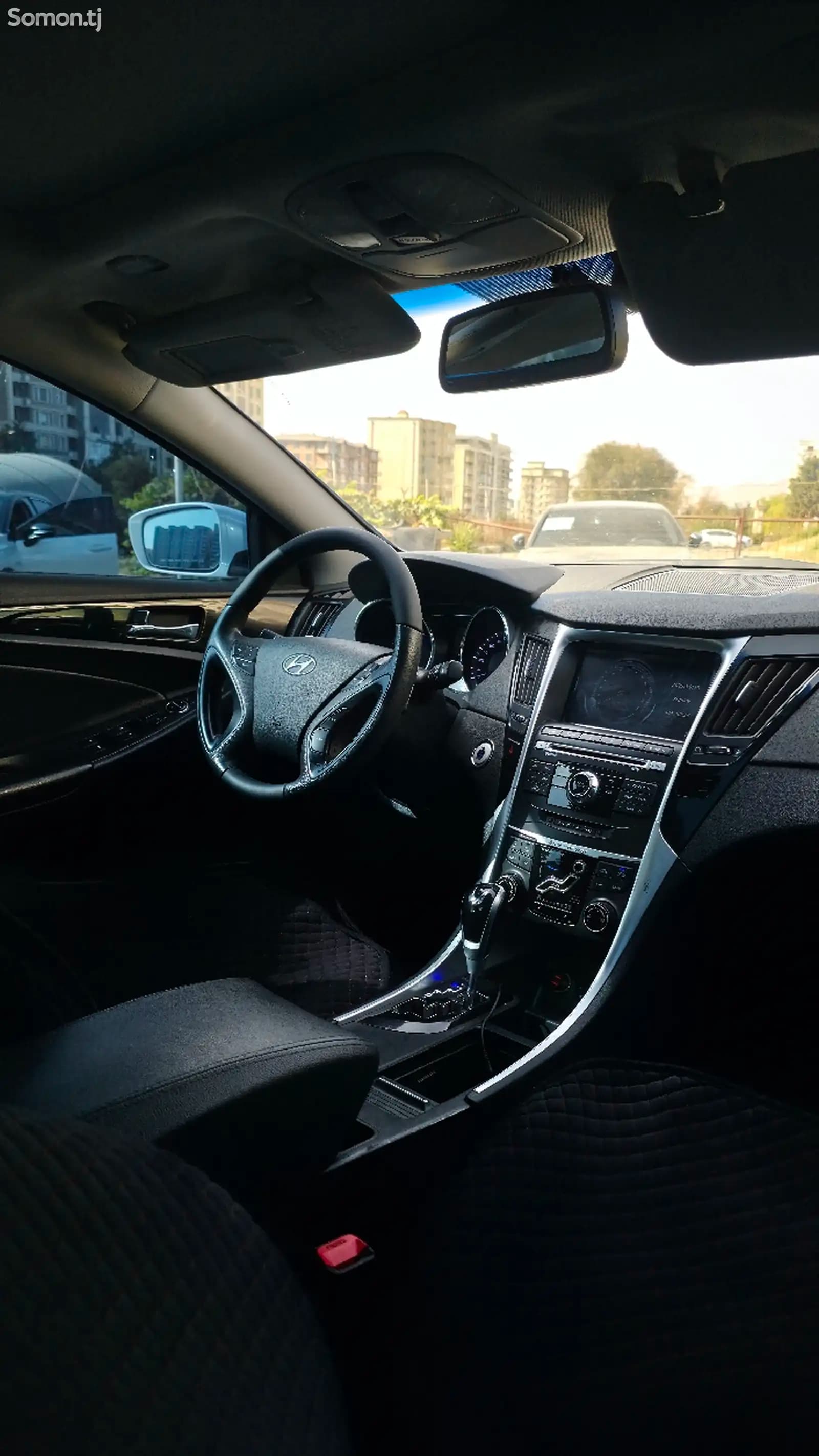 Иҷораи Hyundai Sonata дар Хуҷанд — салон ва панели асбобҳо